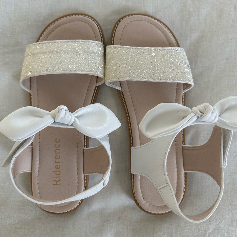 Girls’ Dressy Sandals with glitter and bow detailing